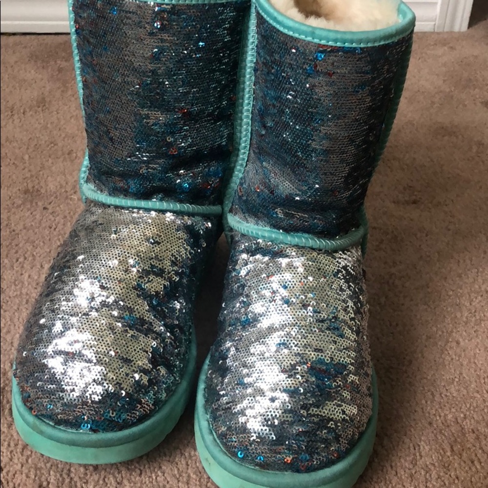 Multicolor Teal Uggs Size 8
